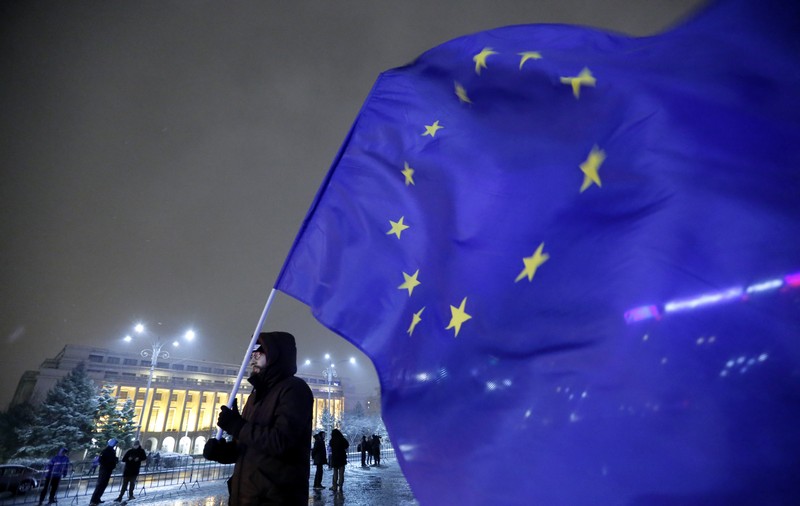 Bucureştiul devine un Bruxelles mai mic: România preia Preşedinţia Consiliului UE. 30.000 de europeni vor vizita ţara noastră