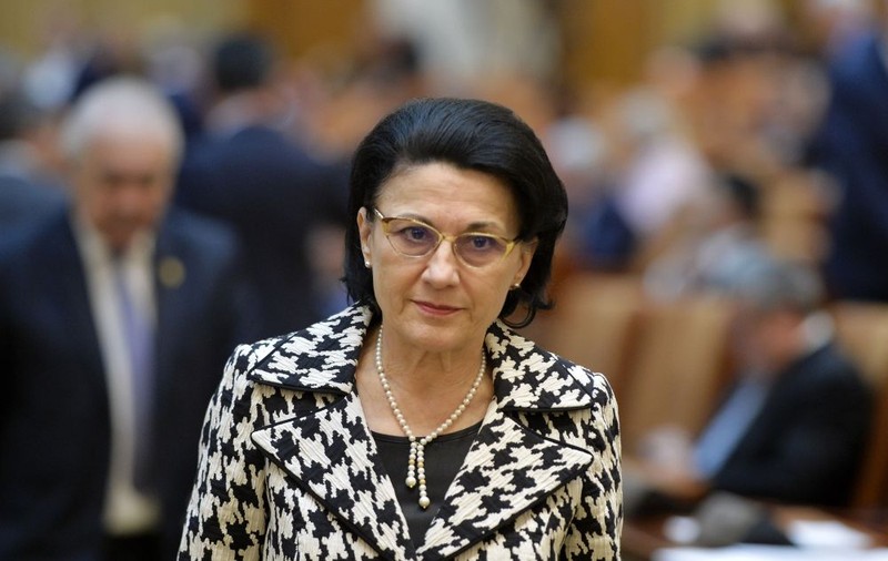 Declarație controversată a ministrului Educației, despre cazul Caracal: „Totuşi, eu am învăţat de acasă să nu mă urc cu un străin în maşină”