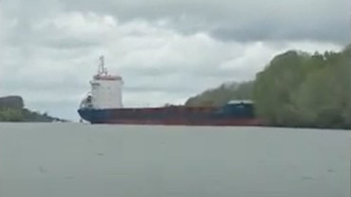 O navă care mergea la Galați, sub pavilionul insulelor St Kitts și Nevis, a eșuat pe malul canalului Sulina