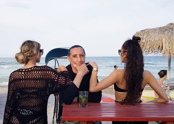 Gigi Marian Osoloș împreună cu două prietene. Sursa: Instagram