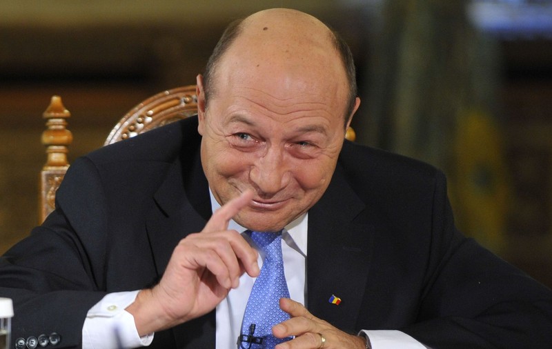 Băsescu îl ironizează pe Dragnea: E tot mai penibil, dă indicații prețioase partidului, dar nimeni nu-l mai bagă în seamă