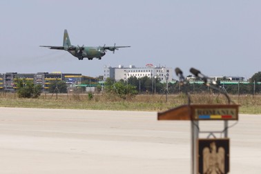 Avionul cu cei 15 români a aterizat astăzi pe Otopeni