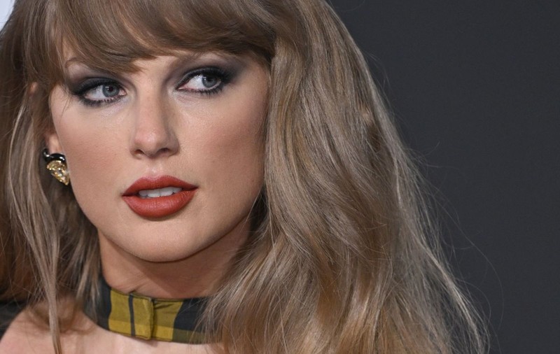 Taylor Swift o devansează pe Rihanna şi devine cea mai bogată cântăreață din lume