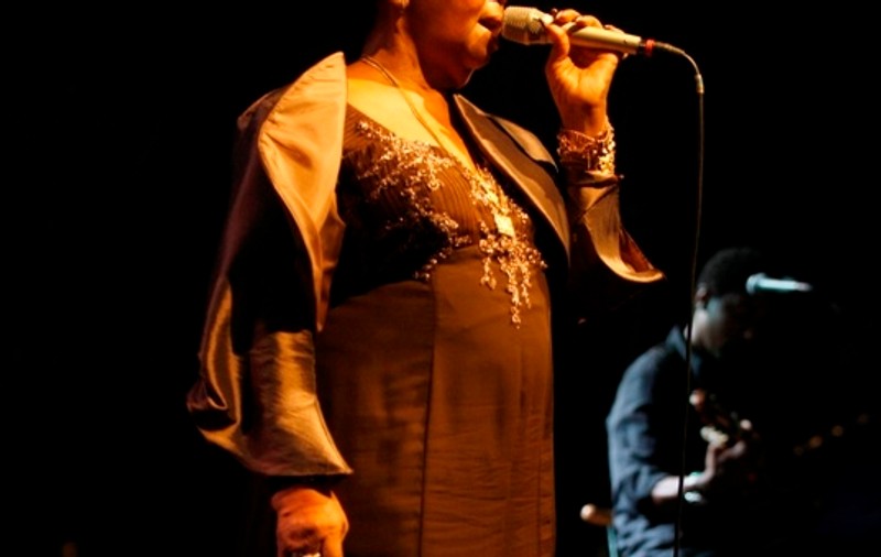 Viaţa nu a fost generoasă cu "Diva desculţă"! Iată de ce Cesaria Evora a cântat mereu în picioarele goale!