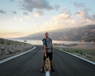 Tom Turcich și Savannah și un drum nesfârșit