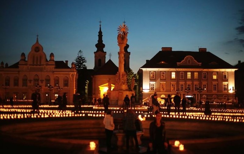 Peisaj de vis la Festivalul Luminii în Timișoara. Mii de lampioane au luminat Cetatea Alba Iulia Carolina