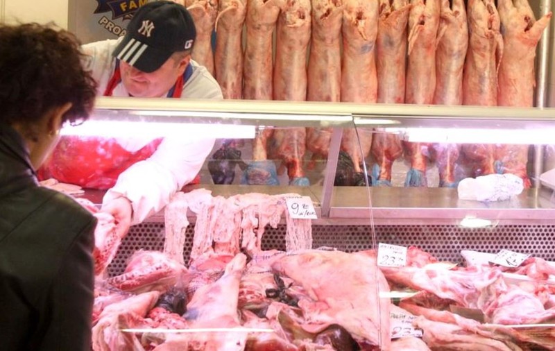 Putem ieși să cumpărăm carne de miel de Paște de la magazinul unde mergem în fiecare an? Răspunsul Poliției Române