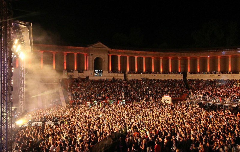 VIDEO / Carla's Dreams au ”incendiat” Arenele Romane