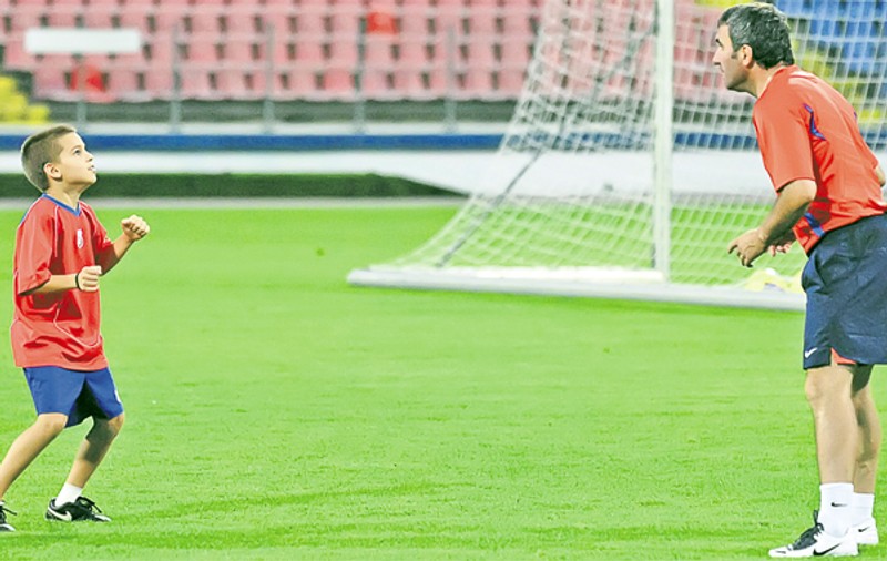 Giovani Becali promite că îi va găsi lui Ianis, fiul lui Gică Hagi, contracte avantajoase: «Va câştiga bani mulţi!»