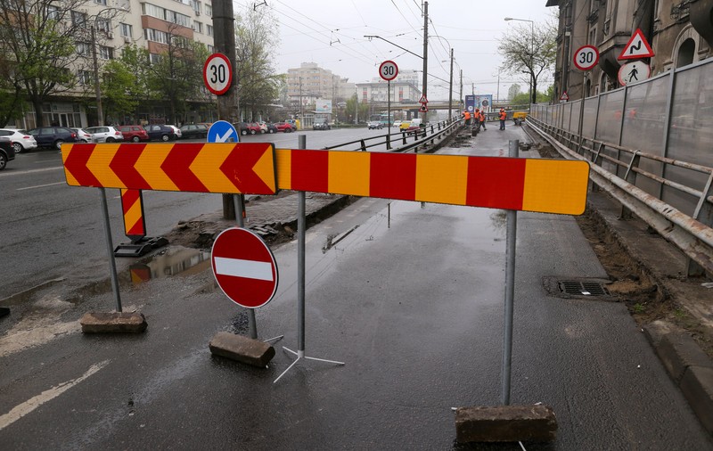 FOTO / Au început lucrările de reabilitare la Podul Grant. Șoferii, afectați de închiderea bretelei spre Giulești, Crângași și Militari