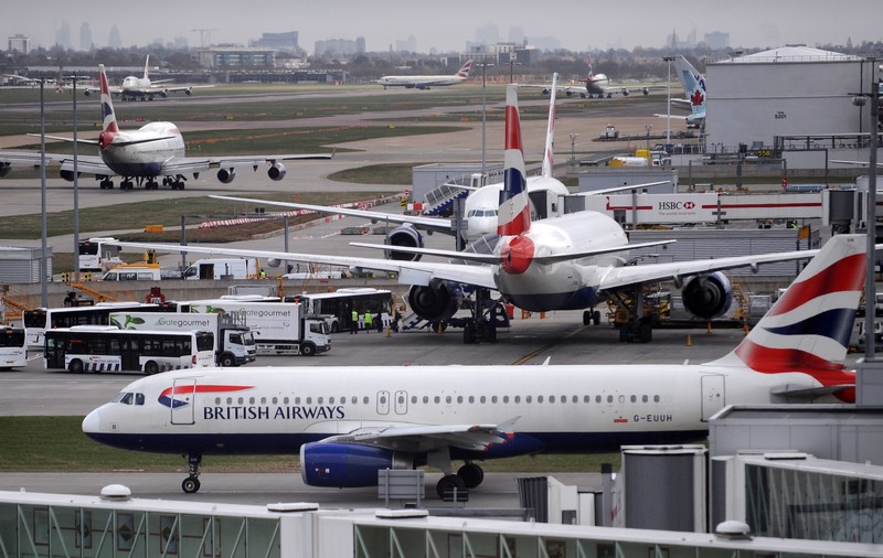 Aeroportul Gatwick din Londra a suspendat zborurile din cauza unor drone