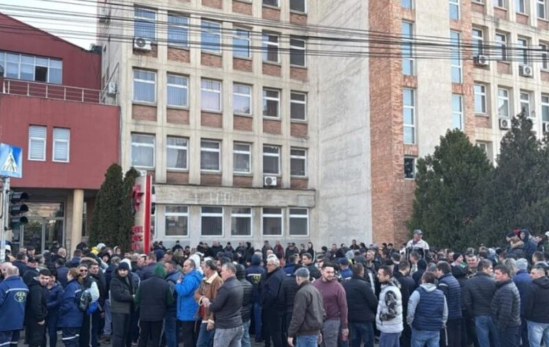 1.500 de angajați din Gorj vor rămâne fără locuri de muncă, de la începutul lunii aprilie: a patra zi de proteste la Târgu Jiu