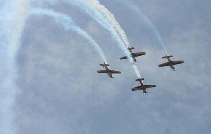 Piloții acrobați, parașutiștii și scafandrii au făcut spectacol la AeroNautic Show / GALERIE FOTO
