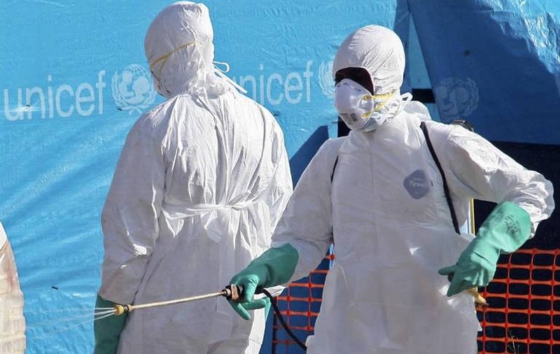 O vindecătoare, DE VINĂ PENTRU RĂSPÂNDIREA EBOLA din Guineea în Sierra Leone