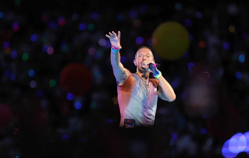 Concert Coldplay la București. Un manelist a urcat pe scenă. Reacția publicului și primele imagini de la show-ul de pe Arena Națională