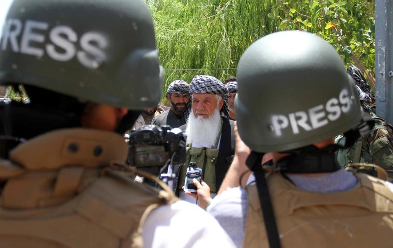 Talibanii au ucis directorul unui post de radio din Afganistan și au răpit un alt jurnalist