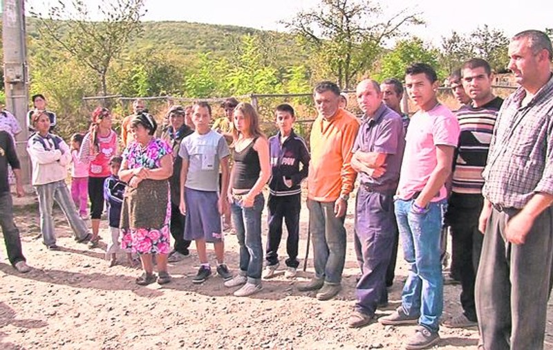 Ţinuţi ca sclavii pe plantaţie! Poliţiştii au descoperit o altă grupare care exploata angajaţi. «Dormeam în beci şi ne dădeau doar pâine»