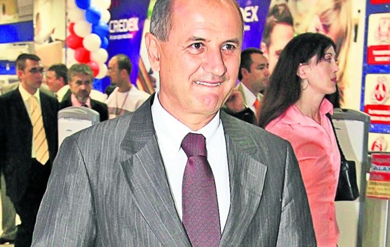 Vrea falimentul? George Copos întârzie vânzarea giuleştenilor