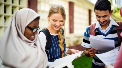 elevi-dubai-shutterstock