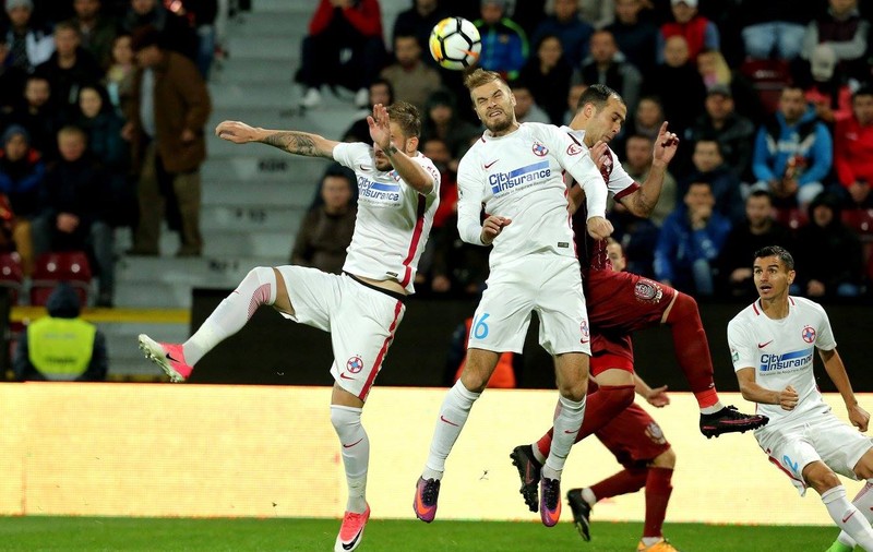 Liga I, etapa a 11-a: CFR Cluj - FCSB 1-1. Vera a profitat de ieșirea greșită a lui Niță, dar Budescu i-a reparat eroarea portarului său. Scandal pe arbitraj. Toate reacțiile / VIDEO