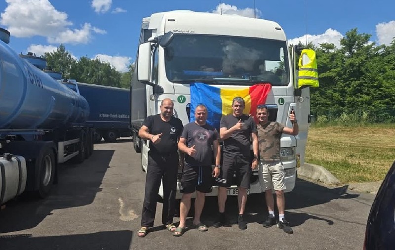 Sute de șoferi români de TIR ajutați de voluntari să voteze, în diaspora