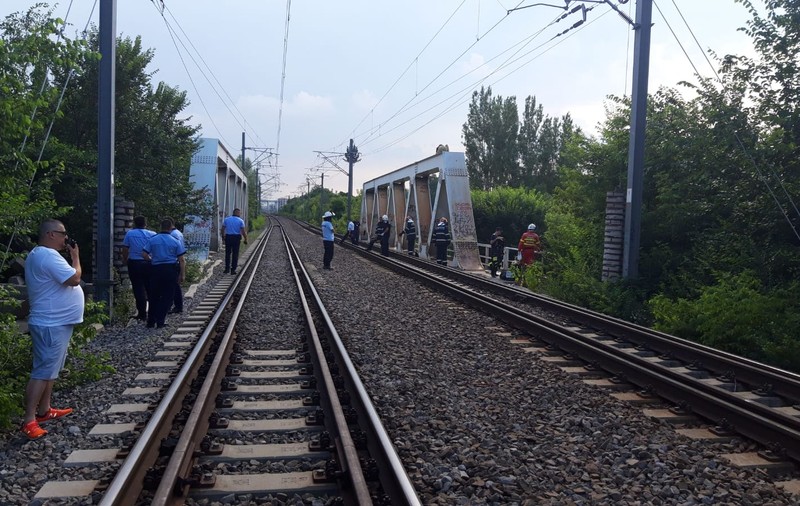 Adolescentul electrocutat pe podul CFR din Parcul Herăstrău a fost transferat în Belgia