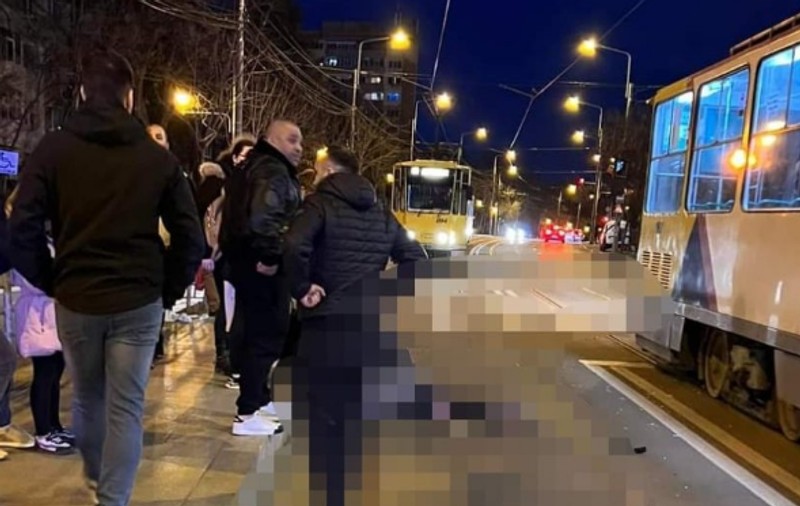 O femeie și fiica ei de 6 ani, lovite pe trecerea de pietoni, în Ploiești. Mama e în stare gravă