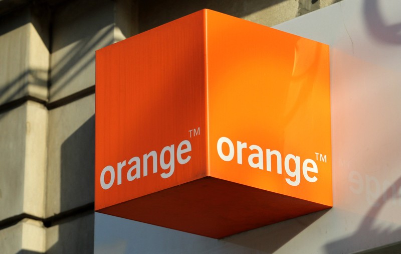 Trădați de corespondența internă! Cum a scos Orange de pe piață o firmă care oferea servicii prin SMS
