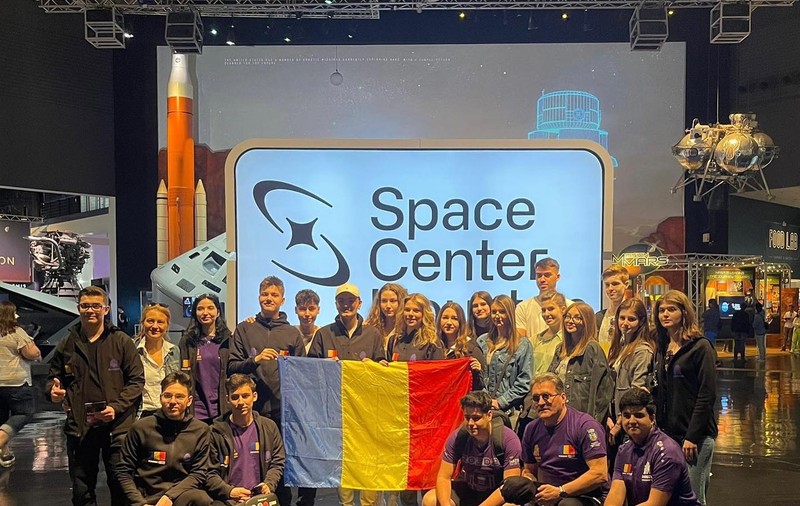 România își apără titlul la campionatul mondial de robotică din SUA. Șocul cultural al elevilor când au aterizat la Houston