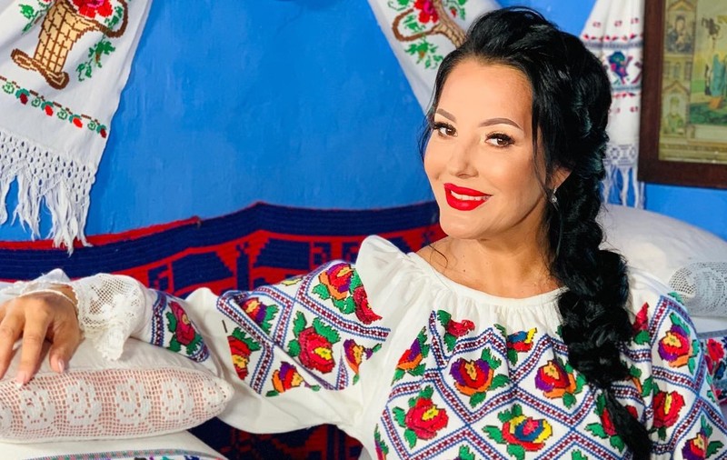 Artista Angela Rusu și fiica ei, însărcinate în același timp. „Trăim bucuria la dublu. Anul acesta voi fi şi bunică”