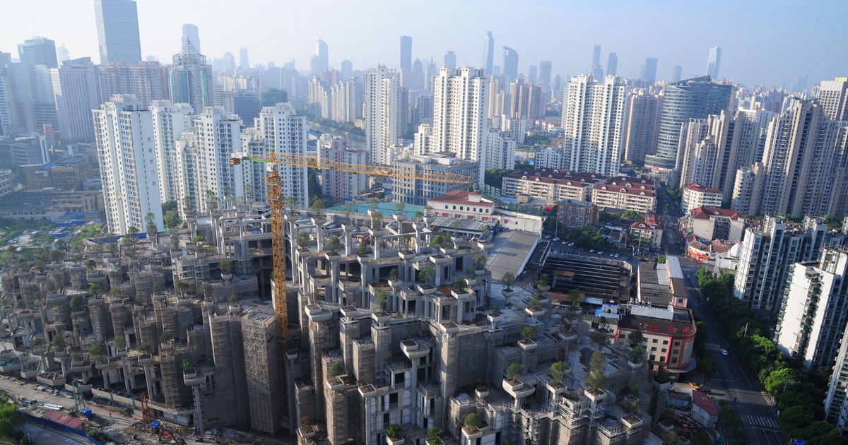 Cea mai bogată femeie din China s-a îmbogățit cu 6 miliarde de dolari într-o săptămână. Yang Huiyan este moștenitoarea unui imperiu de 29,7 miliarde de dolari și are 36 de ani. Ansamblu imobiliar fastuos din China