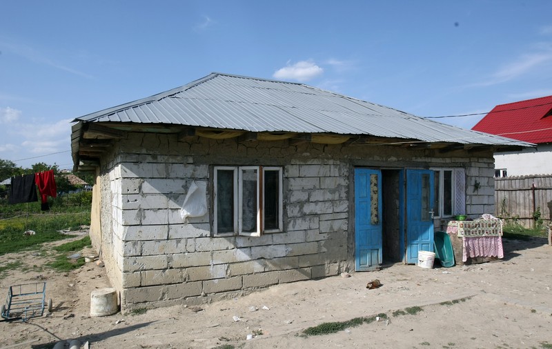 Eurostat: Un sfert dintre români se zbat în sărăcie