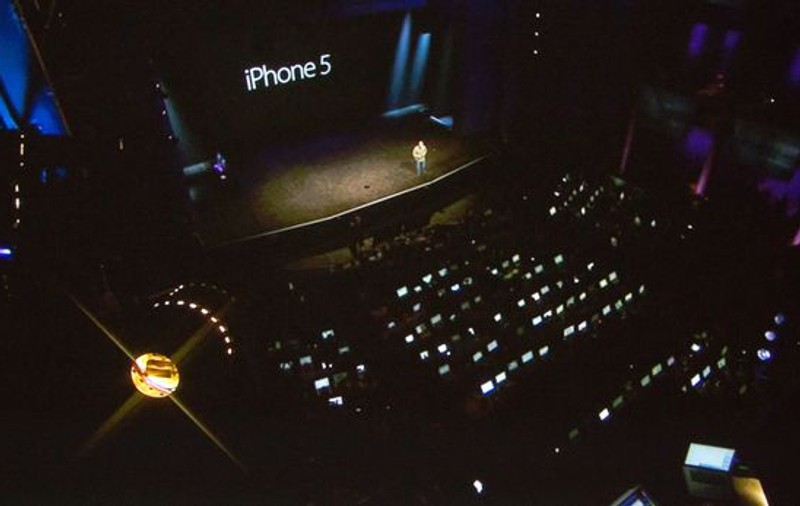 Începe isteria iPhone 5