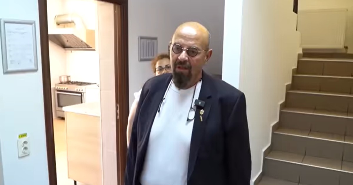 Captură din clipul postat de Piedone pe Facebook, în vizita de la centrul unde o minoră era însărcinată