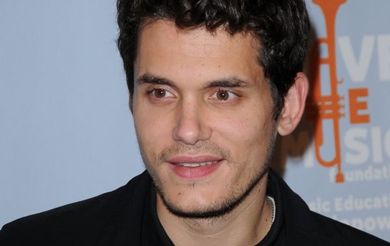 John Mayer e înnebunit după mesajele obscene