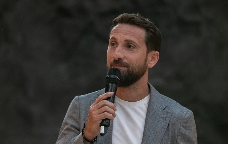 Ce i-a scris o vecină lui Dani Oțil pe un bilețel. Prezentatorul a făcut totul public, în direct, la TV. „Mi-era rușine să zic”