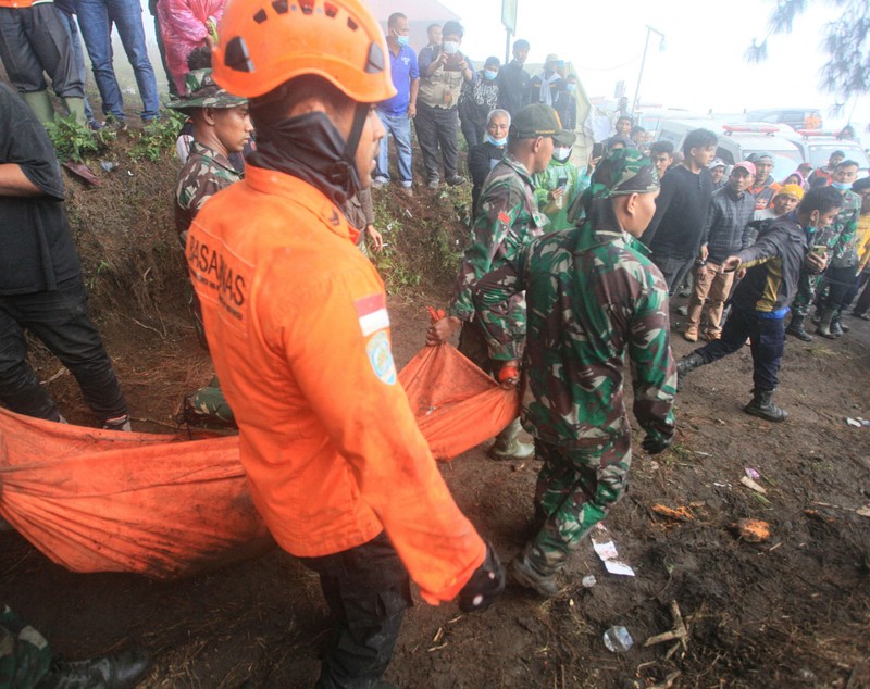 Bilanțul morților în urma erupției vulcanului Marapi, Indonezia, a ajuns la 23. Corpul ultimului excursionist dispărut pe munte a fost găsit