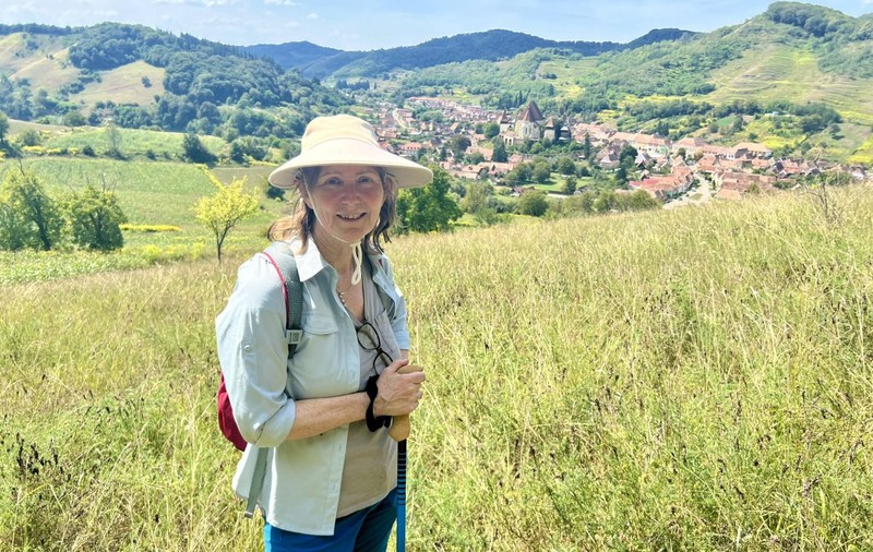 Ambasadoarea SUA în România, vizită în Transilvania alături de soțul ei. Au văzut și un urs: „Din fericire, a păstrat distanța”