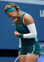 epa04922591 Victoria Azarenka of Belarus reacts as she plays Simona Halep of Romania during their quarterfinals match on the tenth day of the 2015 US Open Tennis Championship at the USTA National Tennis Center in Flushing Meadows, New York, USA, 09 September 2015. The US Open runs through 13 September, which is a return to a 14-day schedule. EPA/ANDREW GOMBERT
