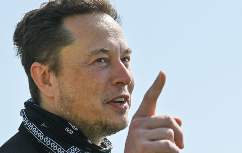 Războiul personal al lui Elon Musk cu Putin. Cum le face viața grea fondatorul Tesla rușilor care au invadat Ucraina