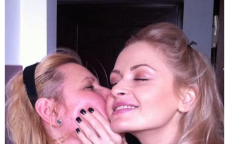 Alina Crișan are o relație specială cu mama și tatăl vitreg: „E tatăl ăla care a lipsit”