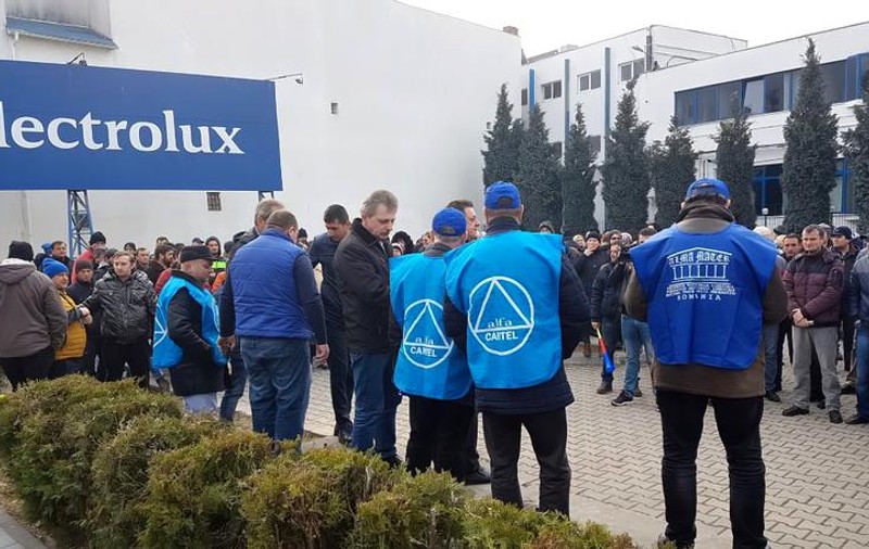 A zecea săptămână de grevă la Electrolux. Conducerea fabricii se va întâlni azi cu sindicaliștii