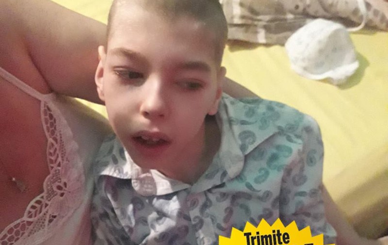 Gabriel Marian Giambașu este bolnav de 11 ani. Nu se poate juca, nu poate merge și nu poate vorbi. Orfan din prima zi de viață, băiatul este crescut cu mari greutăți de bunică