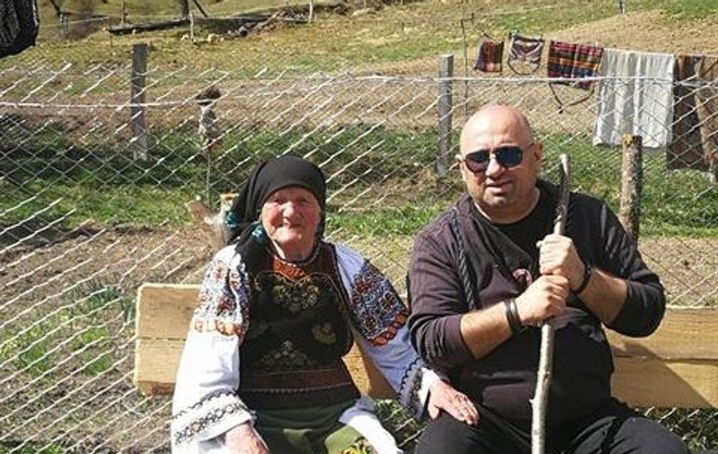 Chef Cătălin Scărlătescu a vizitat o păstrăvărie din Bistriţa-Năsăud