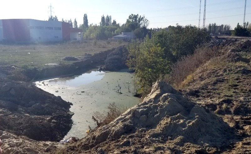 Pe terenul viran de lângă satul Cățelu, județul Ilfov, Primăria Sectorului vrea să construiască un centru de colectare a deșeurilor