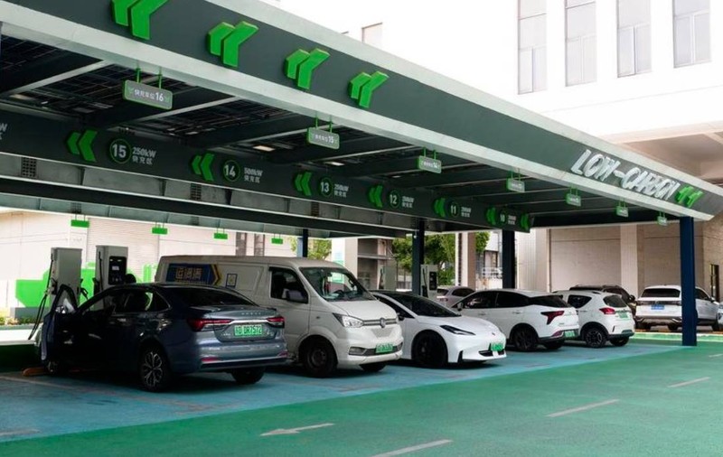 China își extinde masiv infrastructura de încărcare pentru mașinile electrice, cu peste 13 milioane de stații