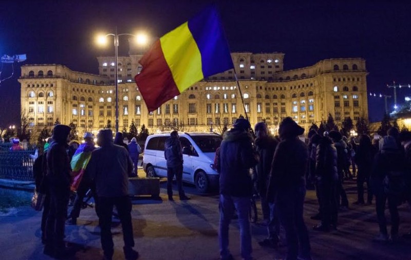 UPDATE | Doi protestatari susțin că au fost loviți cu mașina de un deputat PSD. Are dosar penal