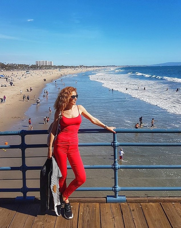 Carmen Brumă, perfectă în costum de baie. Și-a etalat trupul pe plajele din America | FOTO