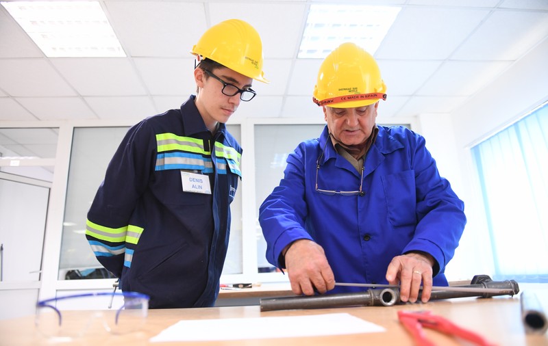 Început de drum pentru cei 116 de elevi admişi în clasele de instalatori  din sistemul de învățământ profesional în sistem dual  lansat de ENGIE Romania în București și Brașov în 2019