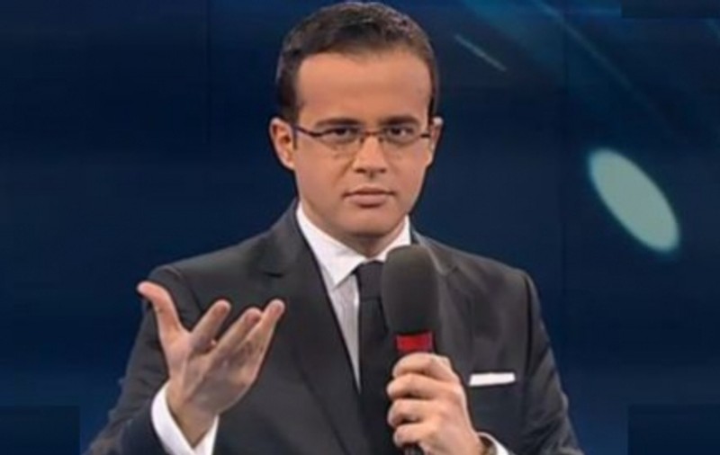 Explicaţia lui Mihai Gâdea, după ce l-a învăţat pe Julio Iglesias să spună "Jos Băsescu"